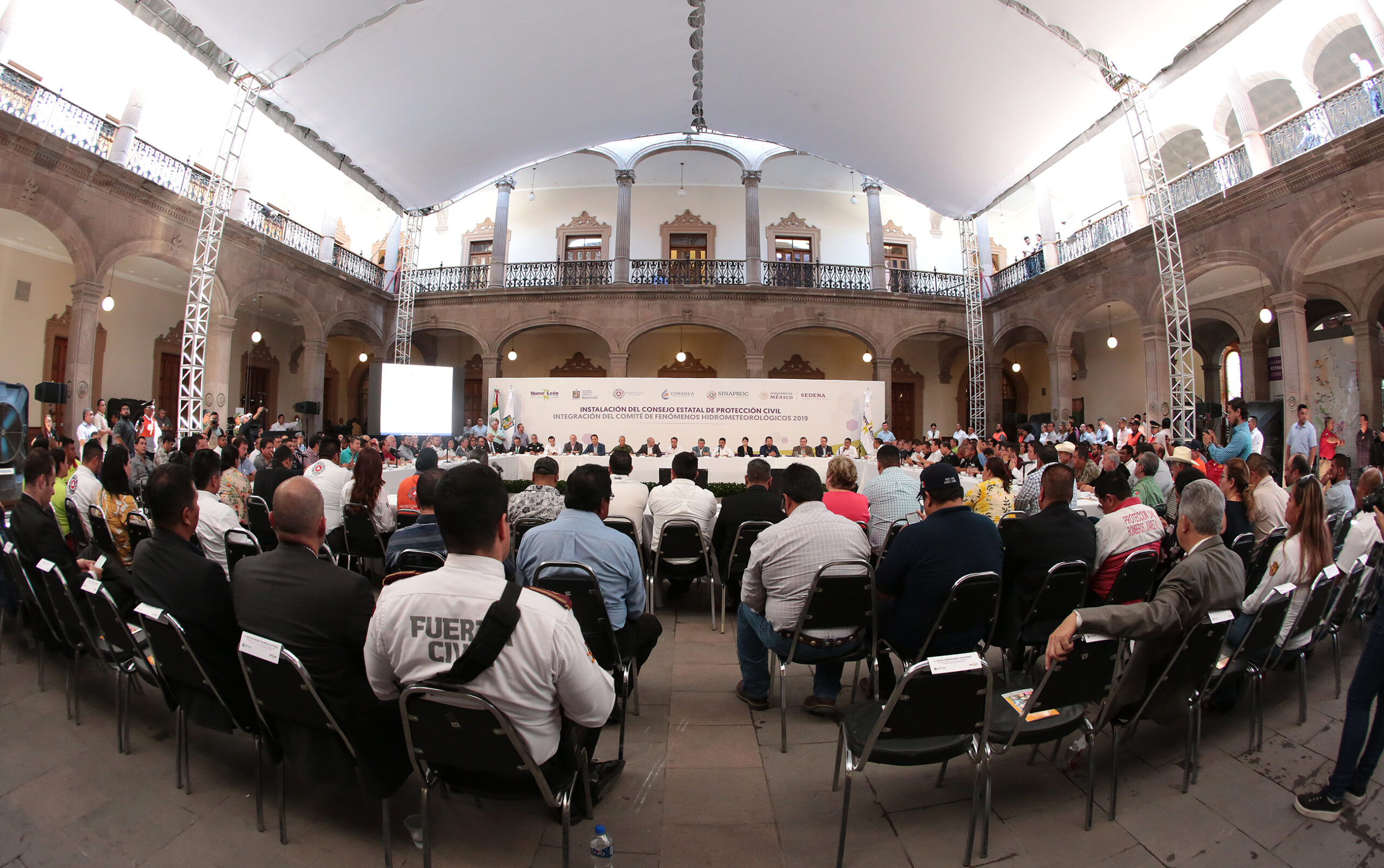 Pronostican llegada de 14 huracanes