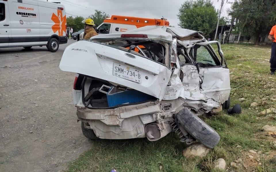Madre e hijo mueren en choque sobre la carretera Cadereyta-Allende