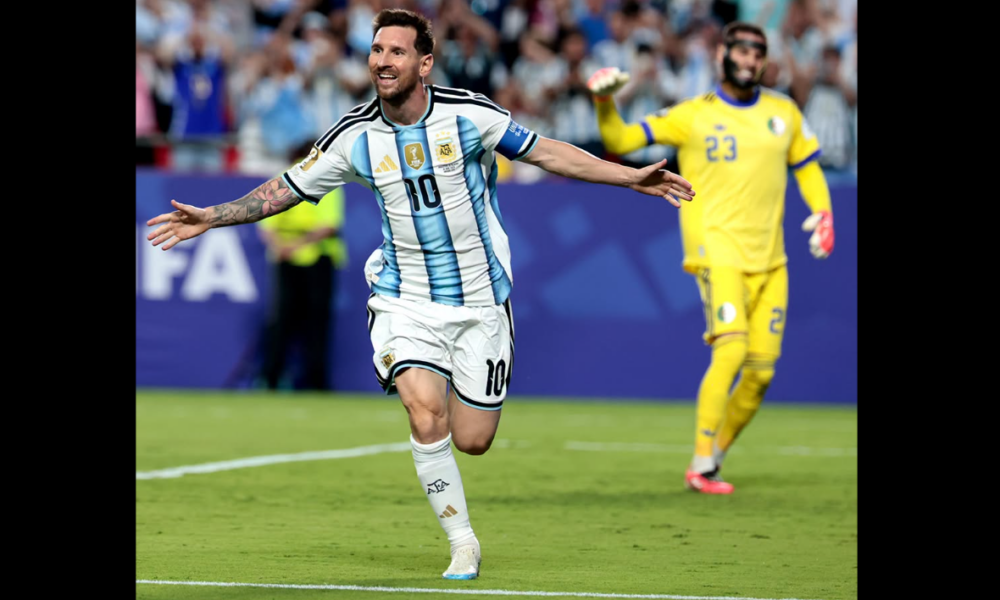 Messi firma triplete y Argentina vence a Argelia