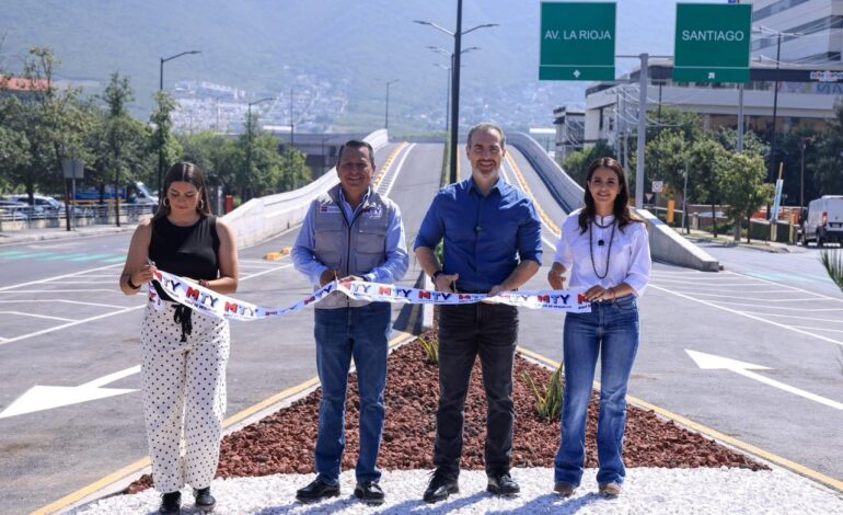 Entrega Adrián dos obras del Circuito Vial El Huajuco