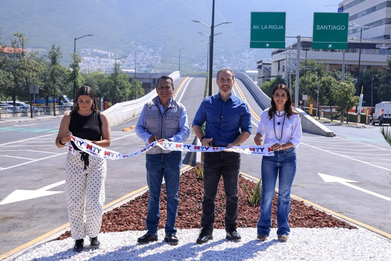 Entrega Adrián dos obras del Circuito Vial El Huajuco