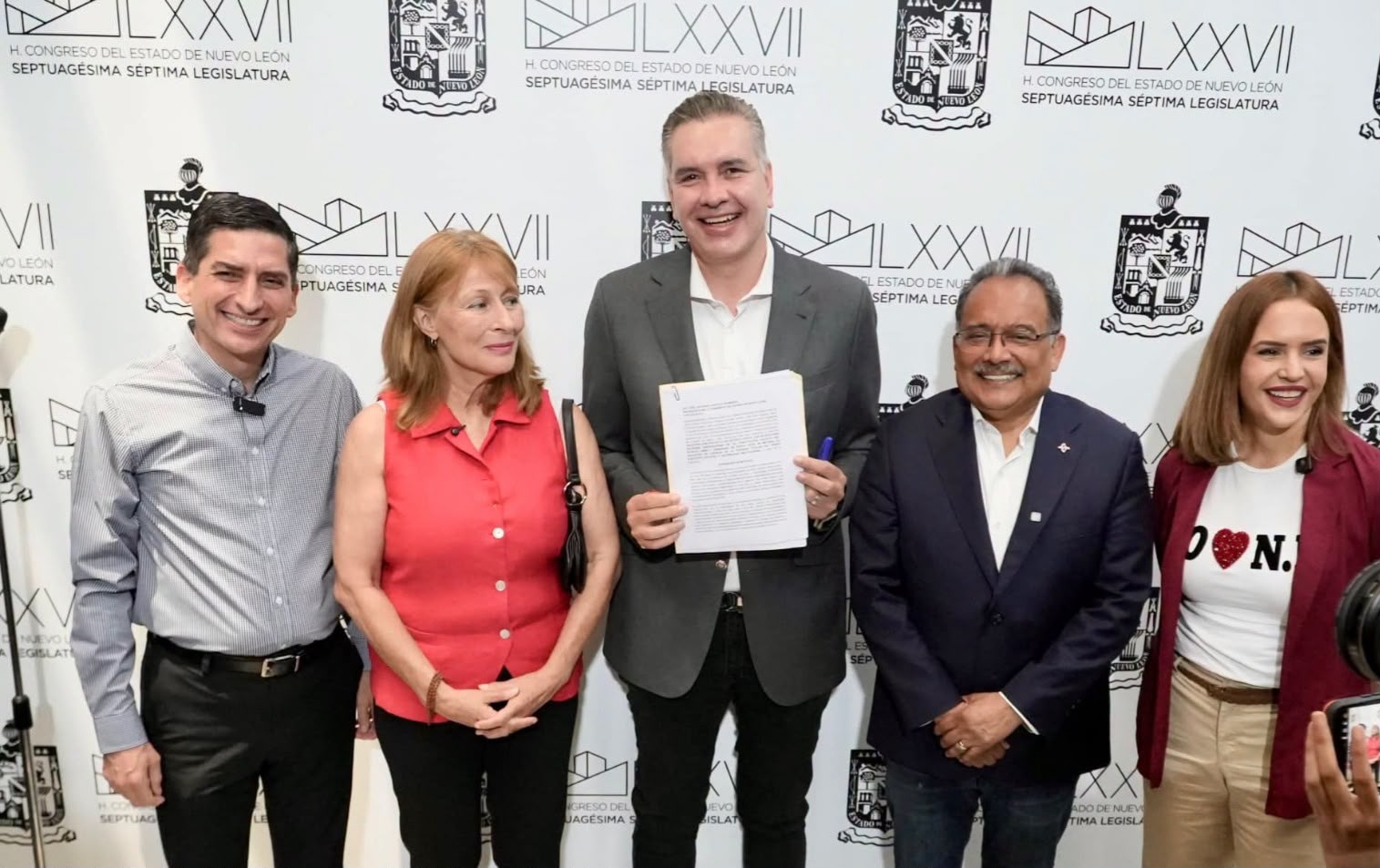 Proponen morenistas impedir que gobernadores de Nuevo León pidan licencia para buscar la Presidencia