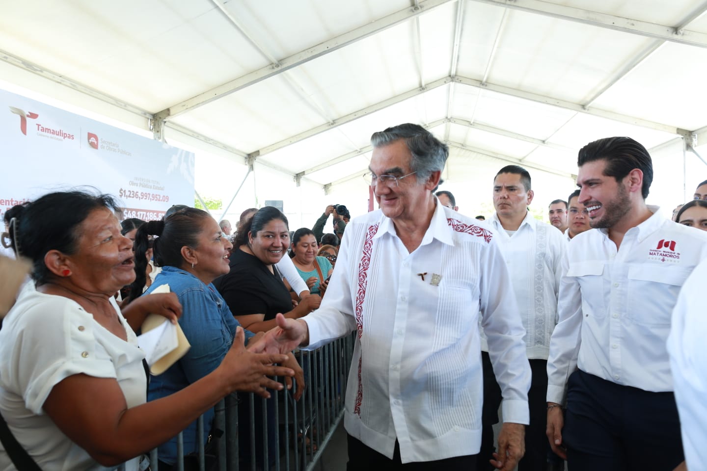 Inaugura AVA obra vial y entrega escrituras a 134 familias de Matamoros