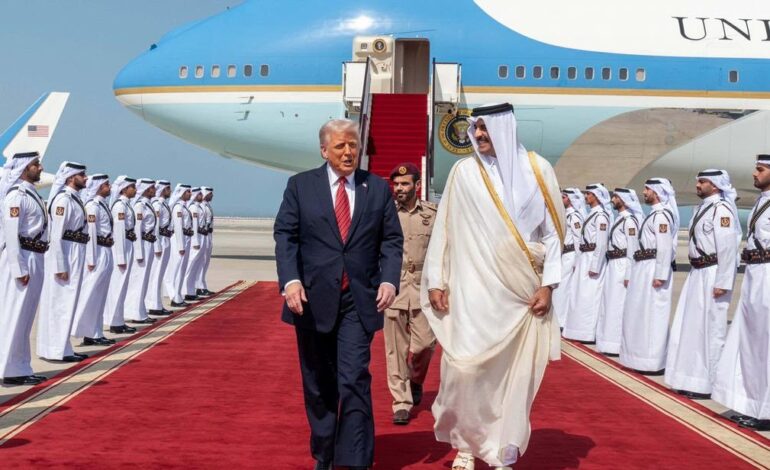 Regala Qatar a Trump avión de 400 mdp y desata críticas en EU