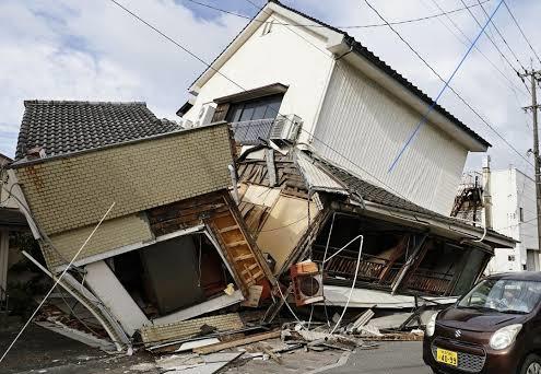 Terremoto en Japón de 7.1 deja 13 muertos, 200 heridos y destrucción
