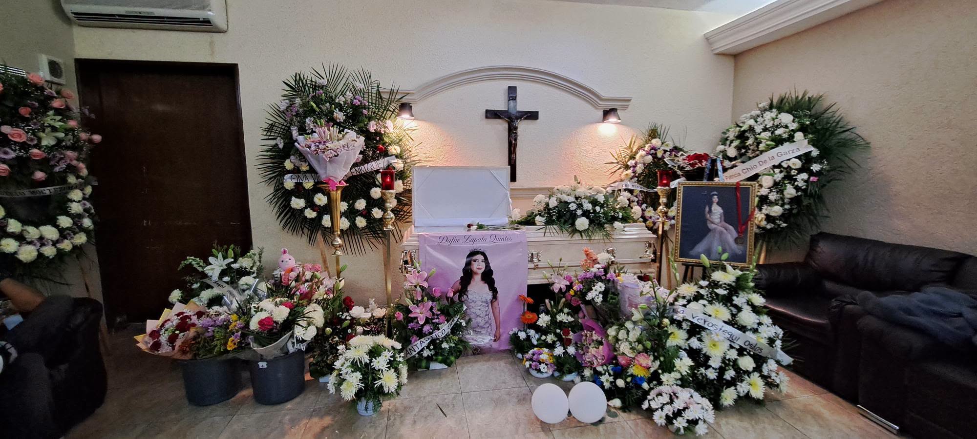Con mariachi y globos blancos despiden a Dafne; Fiscalía investiga su muerte en campamento de Ciudad Madero
