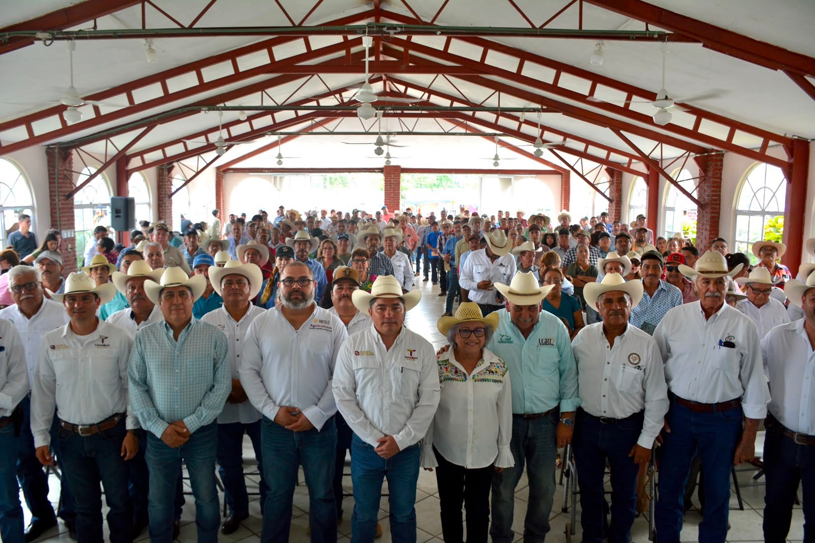 Acerca programa estatal, genética de alta calidad a las y los productores pecuarios 