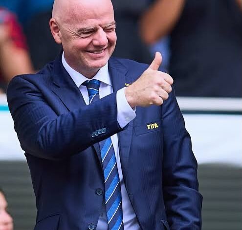 Sudamérica apoya a Infantino, pero le exige 18 partidos para el Mundial 2030 