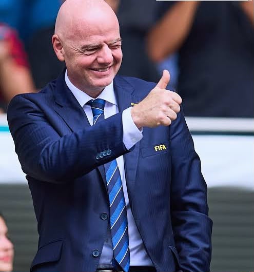 Sudamérica apoya a Infantino, pero le exige 18 partidos para el Mundial 2030 