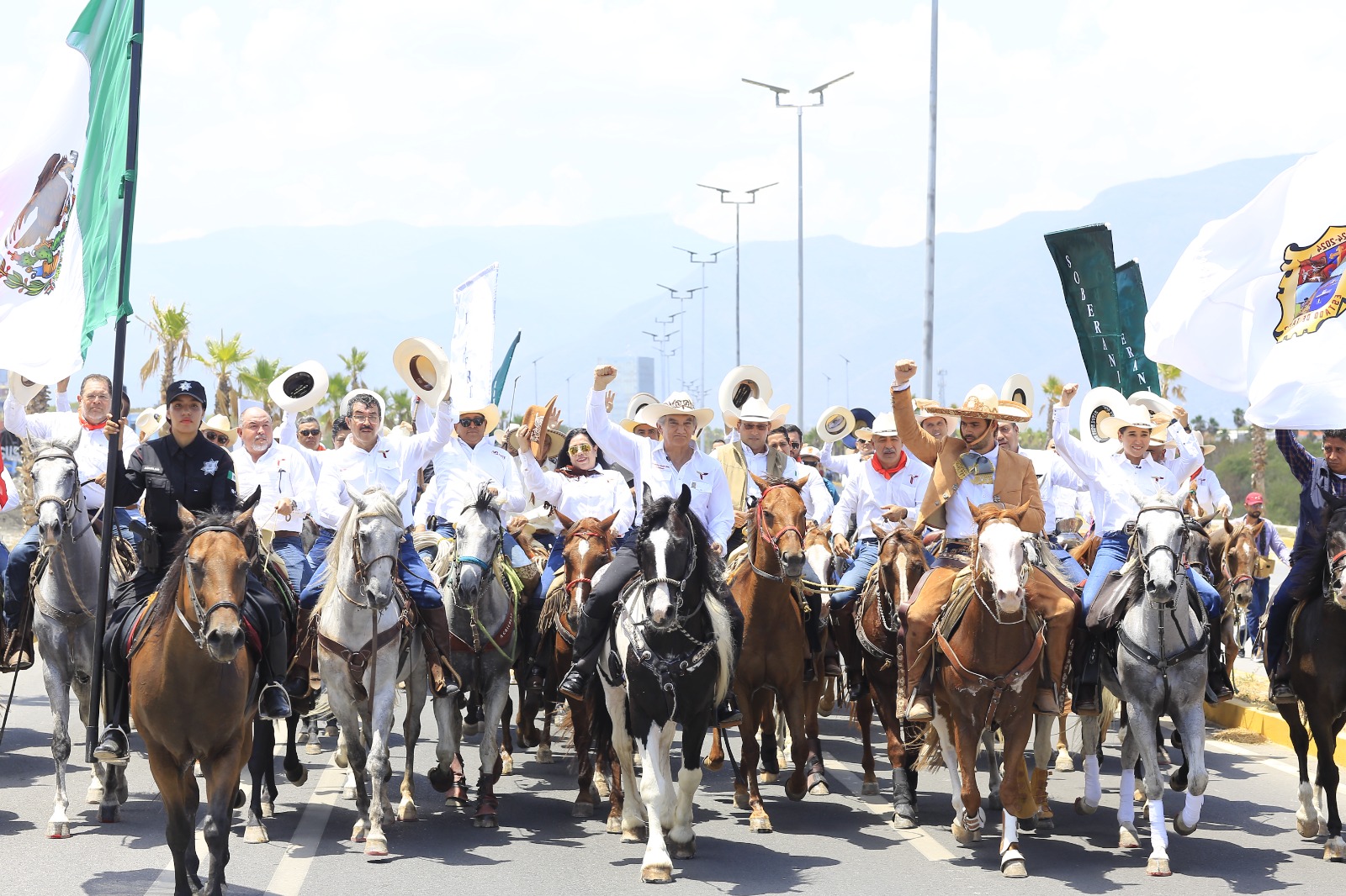 Américo Villarreal encabeza cabalgata por la soberanía y la unidad en Victoria