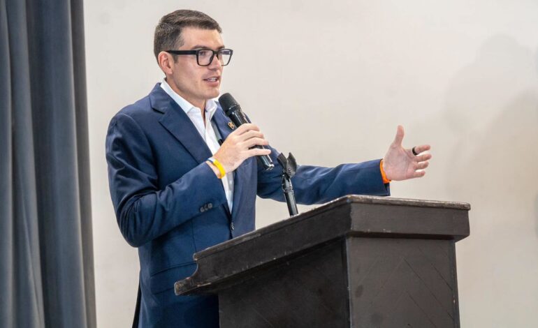 MC pide a PRI, PAN y PRD no rechazar por anticipado el Presupuesto 2027