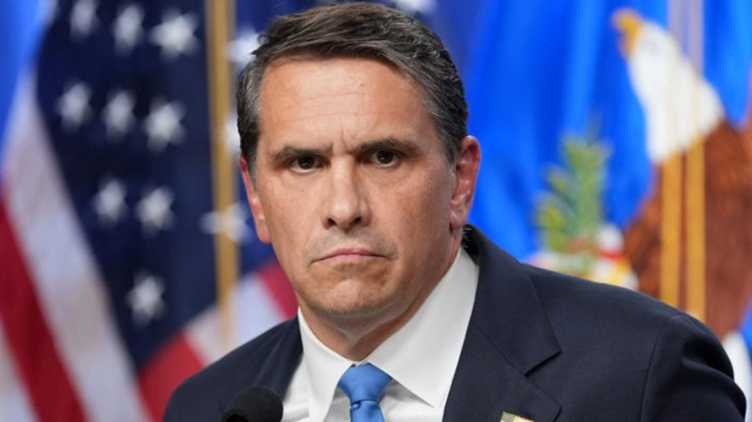 Senado de EU confirma a Todd Blanche como fiscal general por estrecho margen