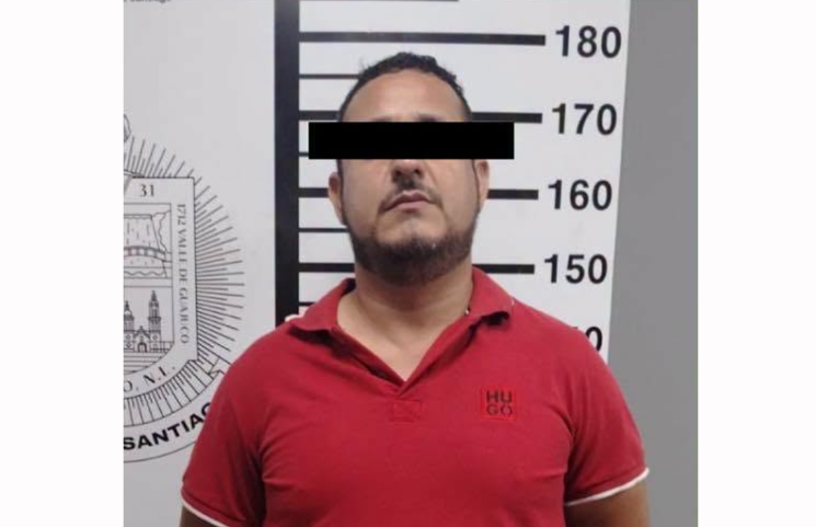 Detienen a transportista con 50 bolsas de presunta droga en Santiago