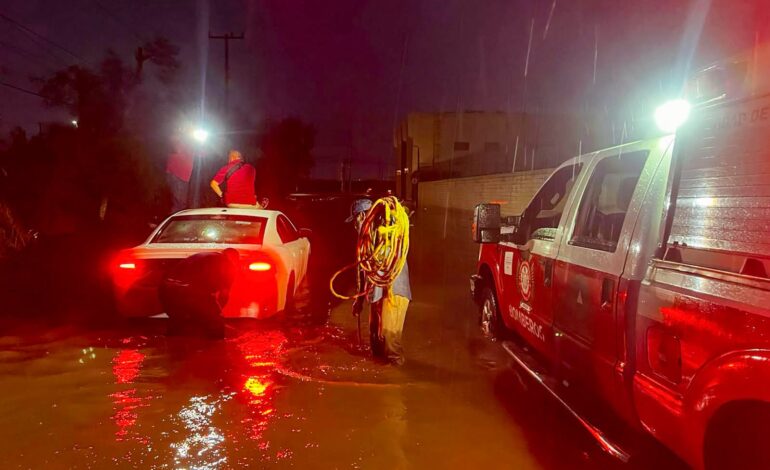 Cierran vialidades y pasos a desnivel por lluvias en Reynosa