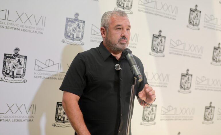 Pide PRI a CFE revisar red eléctrica ante reportes de apagones en Santiago