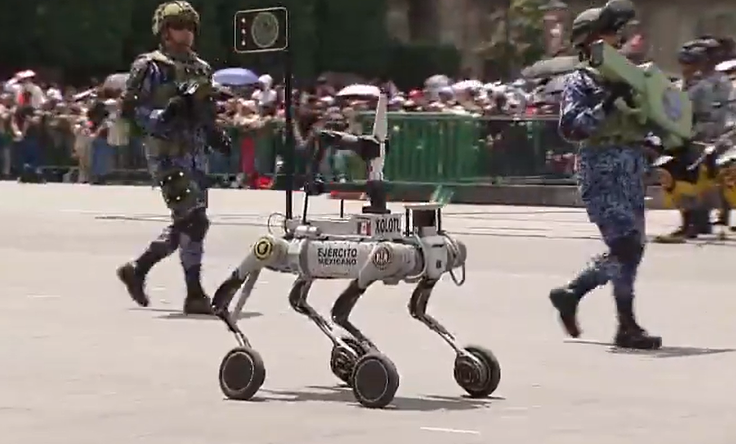 Xólotl, el perro robot del Ejército que entra primero para proteger vidas