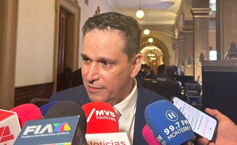 Pide Congreso investigar posible doble cargo de Ulises Carlín