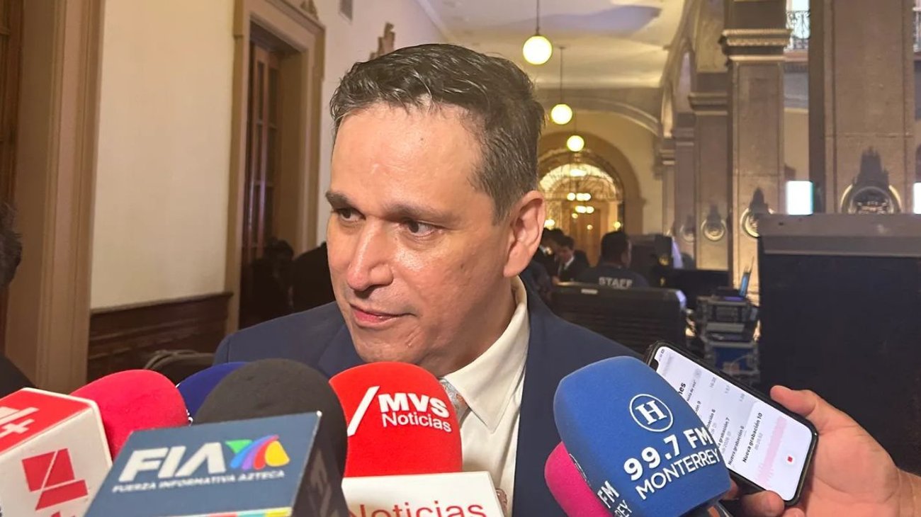 Pide Congreso investigar posible doble cargo de Ulises Carlín